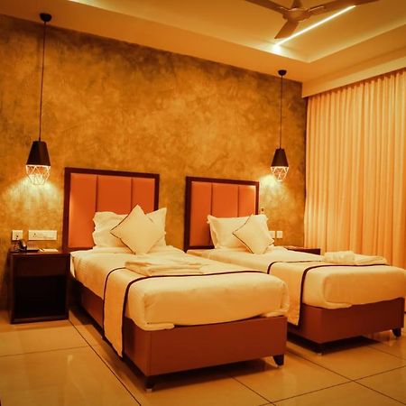 Hotel New York Square Kottayam Luaran gambar