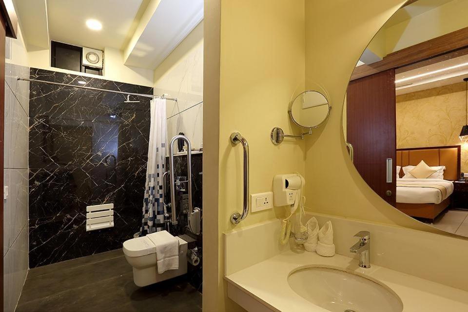 Hotel New York Square Kottayam Luaran gambar