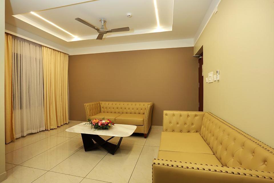 Hotel New York Square Kottayam Luaran gambar