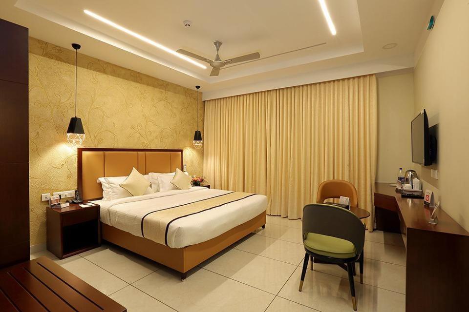 Hotel New York Square Kottayam Luaran gambar