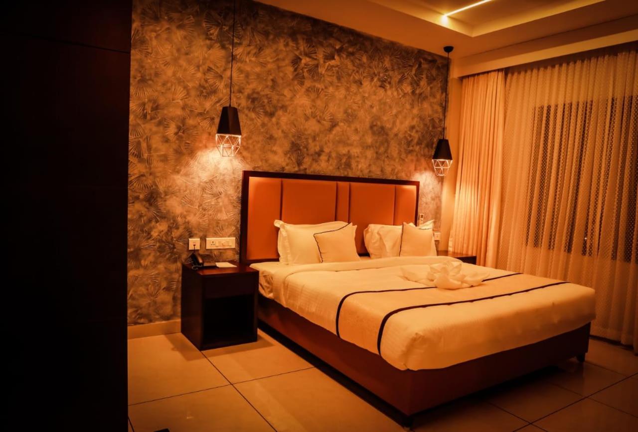 Hotel New York Square Kottayam Luaran gambar